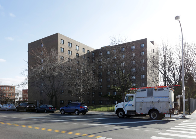 Gray Manor Apartments in Philadelphia, PA - Foto de edificio - Building Photo