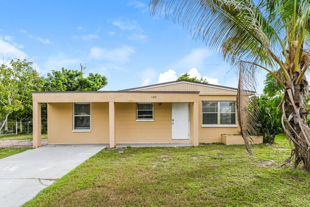 100 Apache St in Lehigh Acres, FL - Foto de edificio