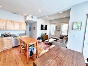 194 Marion St in Boston, MA - Building Photo - Building Photo