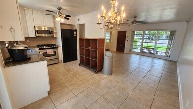 225 E Ilex Dr in West Palm Beach, FL - Building Photo - Building Photo