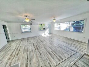 905 NE 111th St in Miami, FL - Building Photo - Building Photo