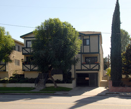 13518 Burbank Blvd in Sherman Oaks, CA - Building Photo - Building Photo