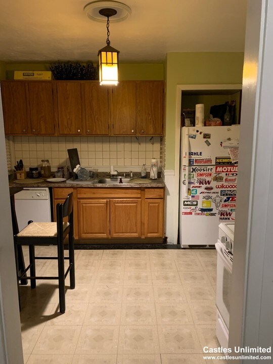 36 Newton St in Waltham, MA - Building Photo