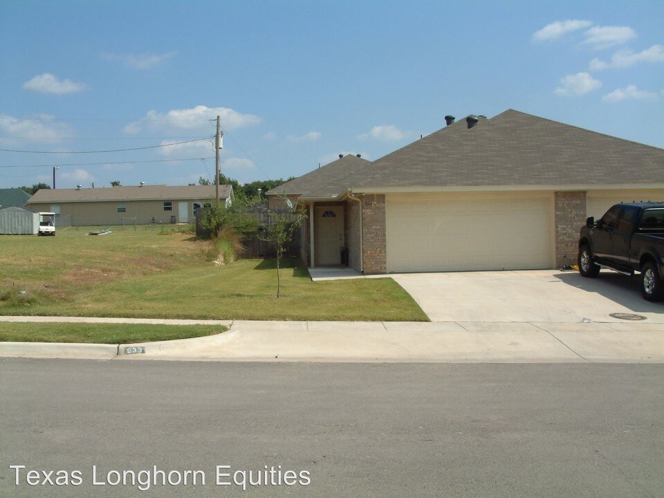933 Terry Trail in Weatherford, TX - Building Photo