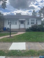 42 Annette Ave in Hawthorne, NJ - Building Photo