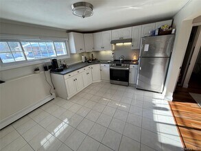 547 Middle St in North Babylon, NY - Building Photo - Building Photo