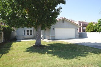 51605 Avenida Ramirez in La Quinta, CA - Building Photo - Building Photo