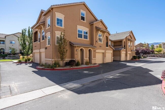 17000 Wedge Pkwy in Reno, NV - Building Photo - Building Photo
