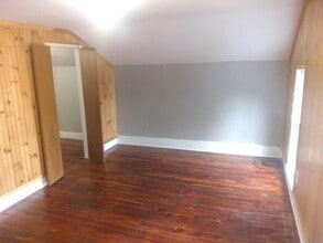 605 Spring St, Unit 1 in Hawley, PA - Foto de edificio - Building Photo