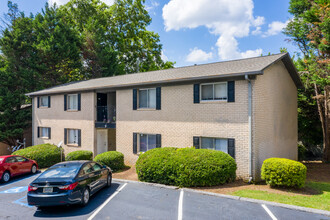 Wingate Apartments in Forest Park, GA - Foto de edificio - Building Photo