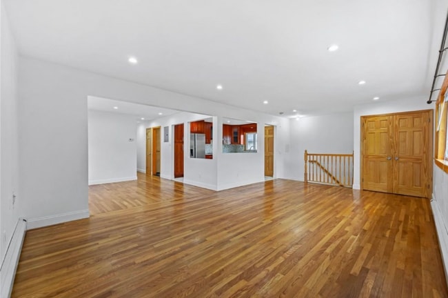 205-06 26th Ave in Queens, NY - Building Photo - Building Photo