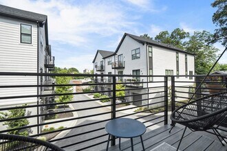 1350 May Ave SE in Atlanta, GA - Foto de edificio - Building Photo