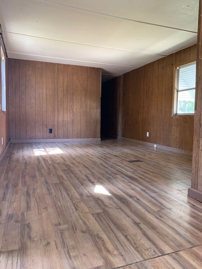 533 Cherry Ave in Clearwater, SC - Building Photo - Building Photo