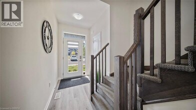 461 Blackburn Dr in Brantford, ON - Building Photo - Building Photo