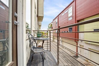 1630 Dennis St in Houston, TX - Building Photo - Building Photo
