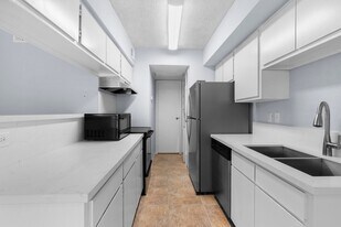 2750 Holly Hall St in Houston, TX - Building Photo