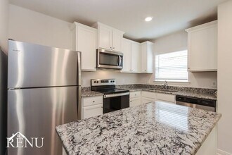 10478 Sweetwater Creek Dr in Cleveland, TX - Building Photo - Building Photo