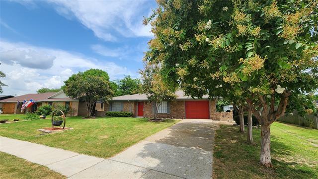 1423 Main St in Kaufman, TX - Building Photo