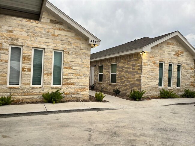 4902 N Hiawatha Dr in Pharr, TX - Building Photo - Building Photo