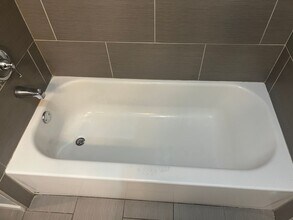 2843 N Parkside Ave in Chicago, IL - Foto de edificio - Building Photo