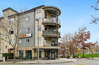 Borgata Apartments in Bellevue, WA - Foto de edificio - Building Photo