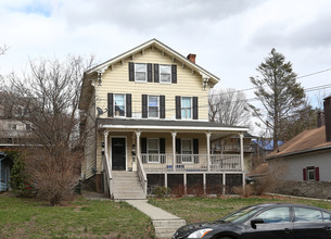 27 McKinley Ave in Norwich, CT - Foto de edificio - Building Photo