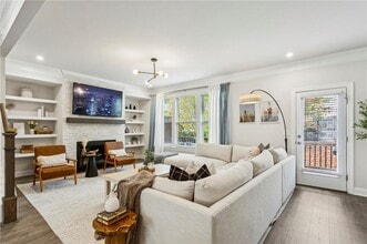 1368 Live Oak Ln in Brookhaven, GA - Building Photo - Building Photo