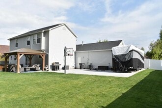 226 W Stone Run Ln in Idaho Falls, ID - Building Photo - Building Photo