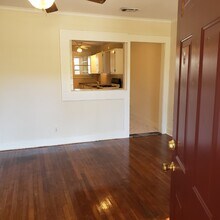 924 Howard St in Taylor, TX - Building Photo - Building Photo