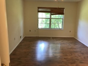 29 Amberly Ct, Unit 29 in Franklin Township, NJ - Building Photo - Building Photo