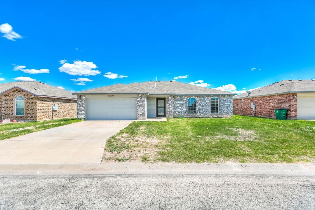 1222 Elmo Ln in San Angelo, TX - Building Photo