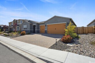 7927 Furnace Creek Ct in Sparks, NV - Building Photo - Building Photo