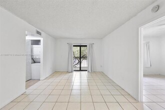 9724 Hammocks Blvd in Miami, FL - Building Photo - Building Photo