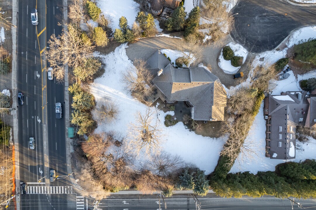2 Post Rd in Toronto, ON - Building Photo