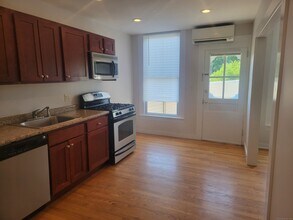 1094 Main St, Unit 1 in Branford, CT - Building Photo - Building Photo