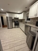 24 Paragon Ln in Stamford, CT - Building Photo