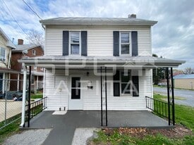 401 E Neff Ave in Shippensburg, PA - Building Photo