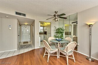 175 Turtle Lake Ct in Naples, FL - Building Photo - Building Photo