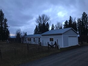 3599 Cemetery Rd in New Meadows, ID - Foto de edificio - Building Photo