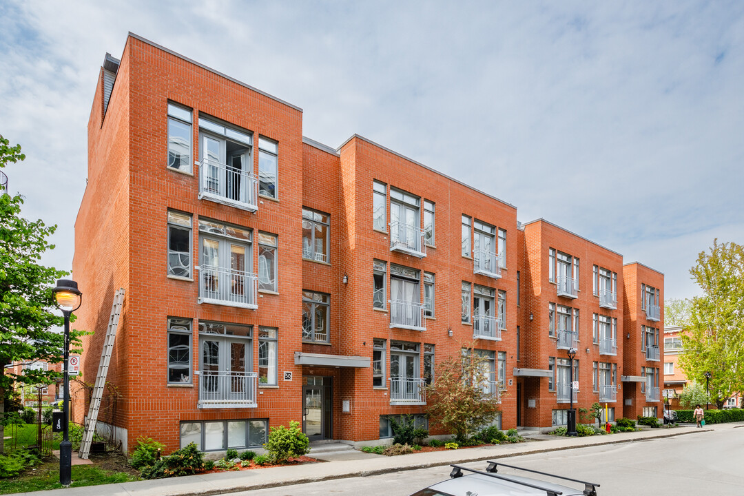 54 Sainte-Marguerite Rue in Montréal, QC - Building Photo