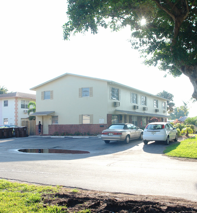 2480 SW 42nd Ave in Fort Lauderdale, FL - Building Photo