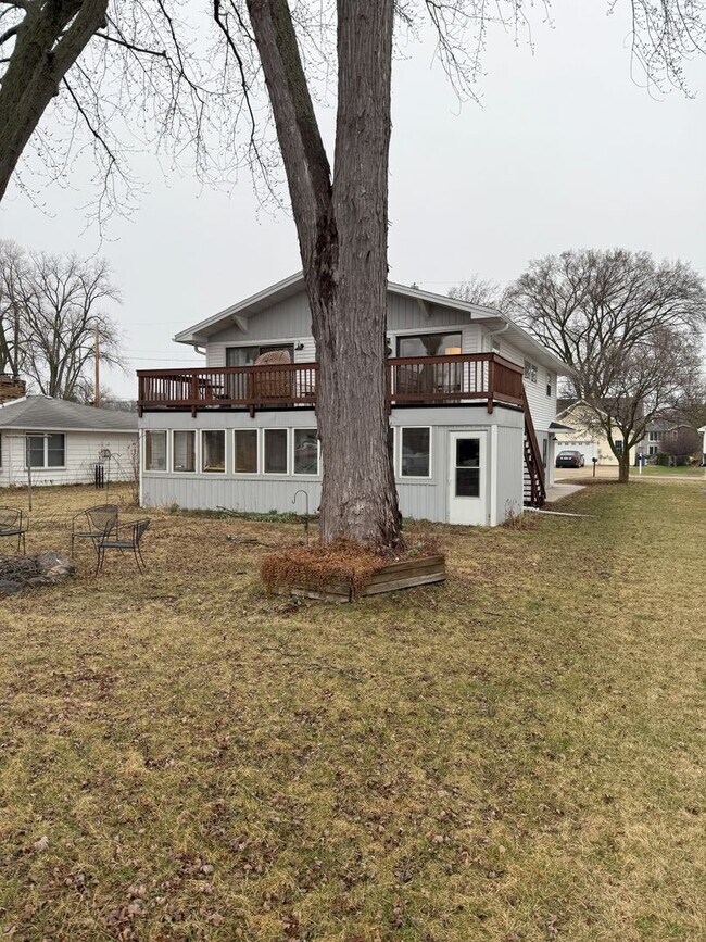1102 Nishishin Trail in Monona, WI - Building Photo - Building Photo