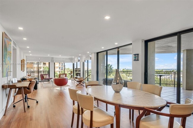 property at 2901 S Bayshore Dr