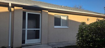 1013 SE 12th Terrace in Cape Coral, FL - Building Photo
