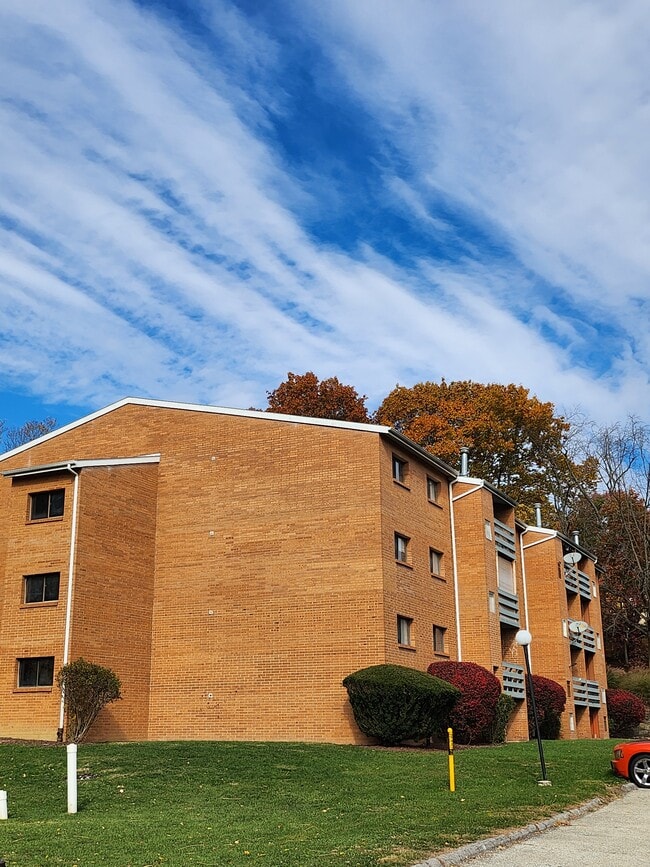 Pebble Creek in Bethel Park, PA - Foto de edificio - Building Photo