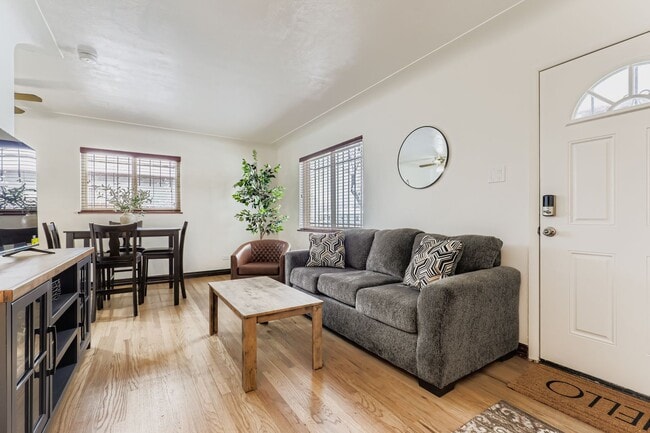 3540 Newport St in Denver, CO - Foto de edificio - Building Photo