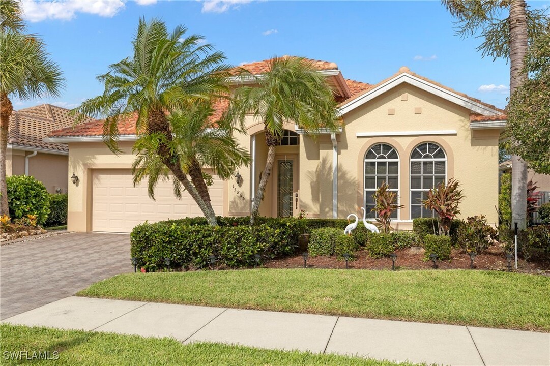 15865 Delaplata Ln in Naples, FL - Foto de edificio