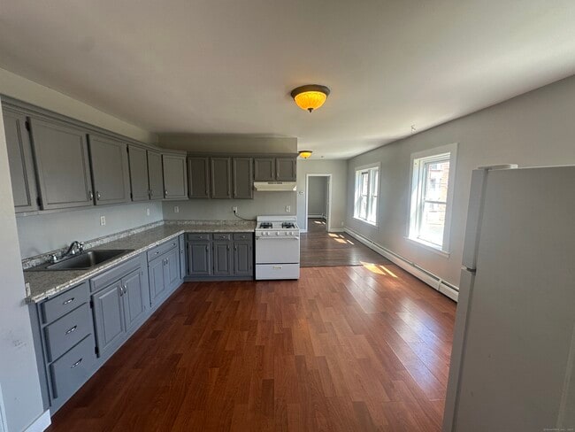 86 Gold St in New Britain, CT - Building Photo - Building Photo