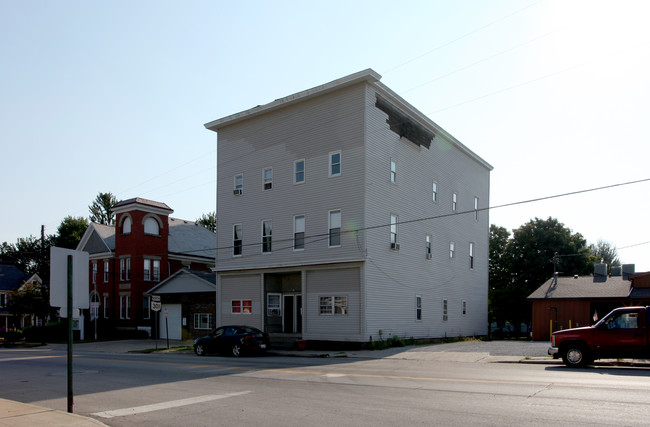 104 N Main St in Spencer, OH - Building Photo - Building Photo