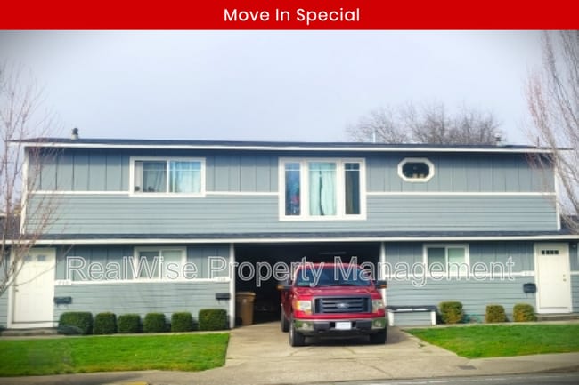 property at 714 SE 9th St